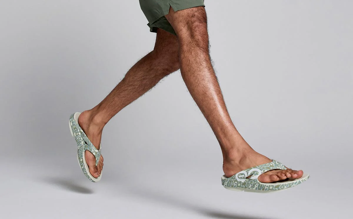 OOFOS Unisex OOriginal Sport Thong Sandal - Cosmic Gray Water Camo - Image 3