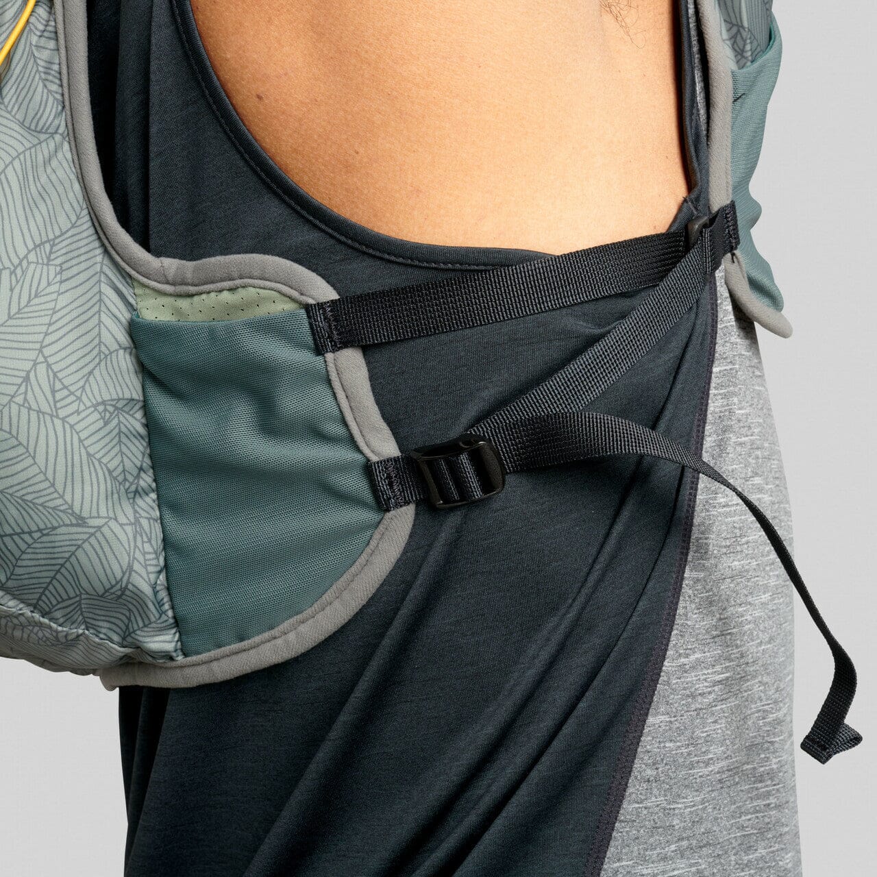 Ultimate Direction Highland Vest Unisex Running Vest - Image 11