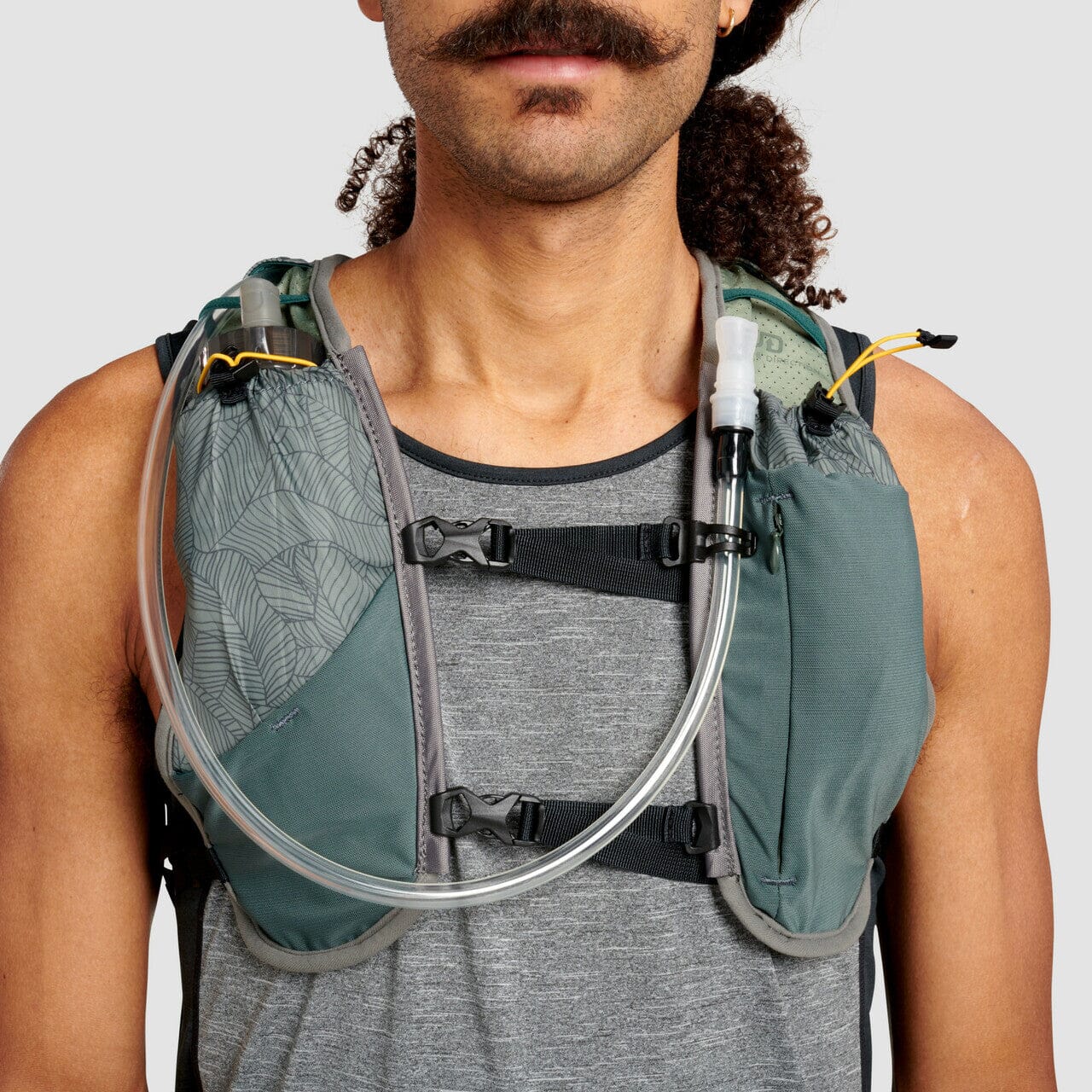 Ultimate Direction Highland Vest Unisex Running Vest - Image 8